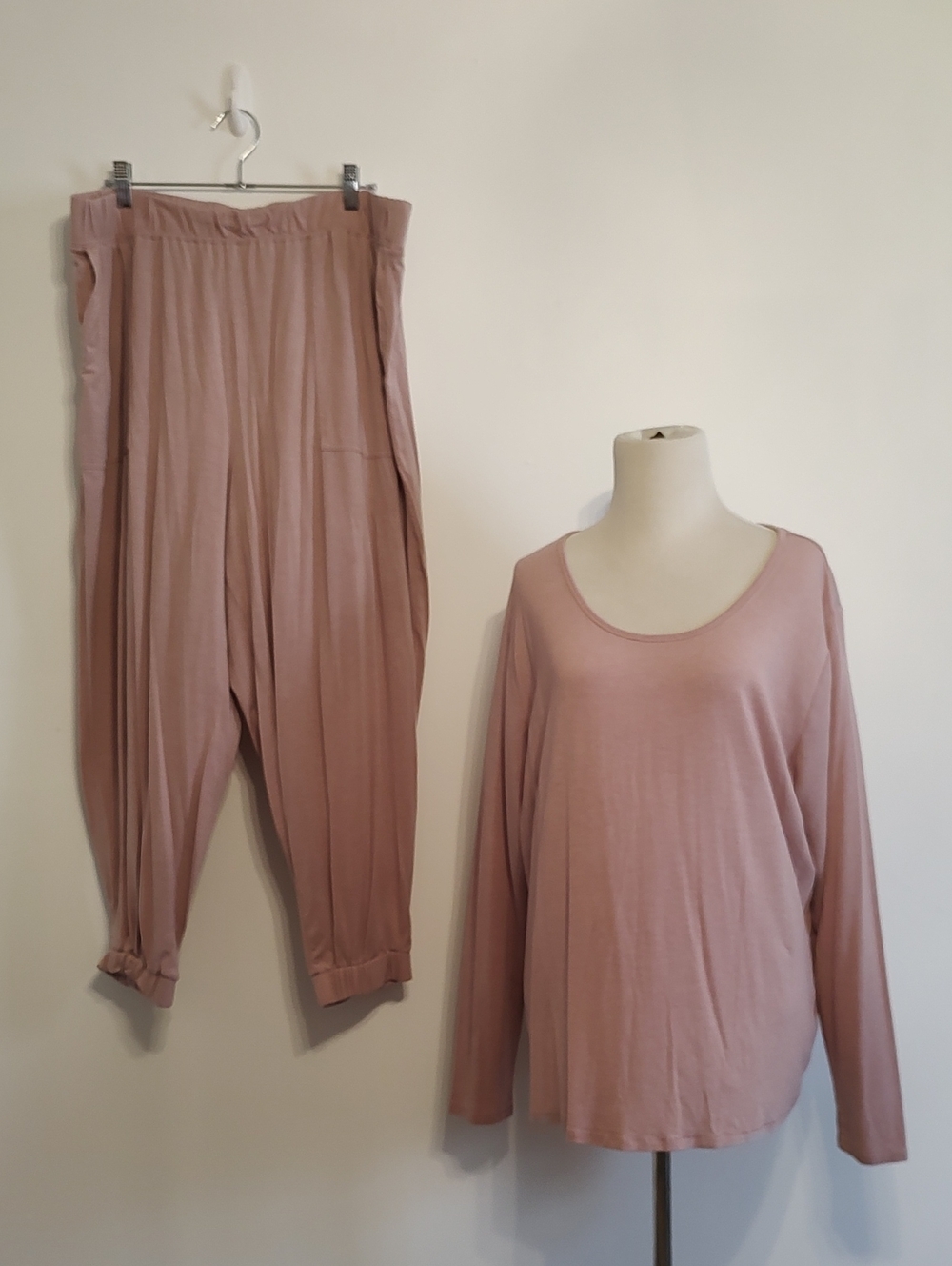 Fabletics 2 Piece Lounge Dusty Rose Set
